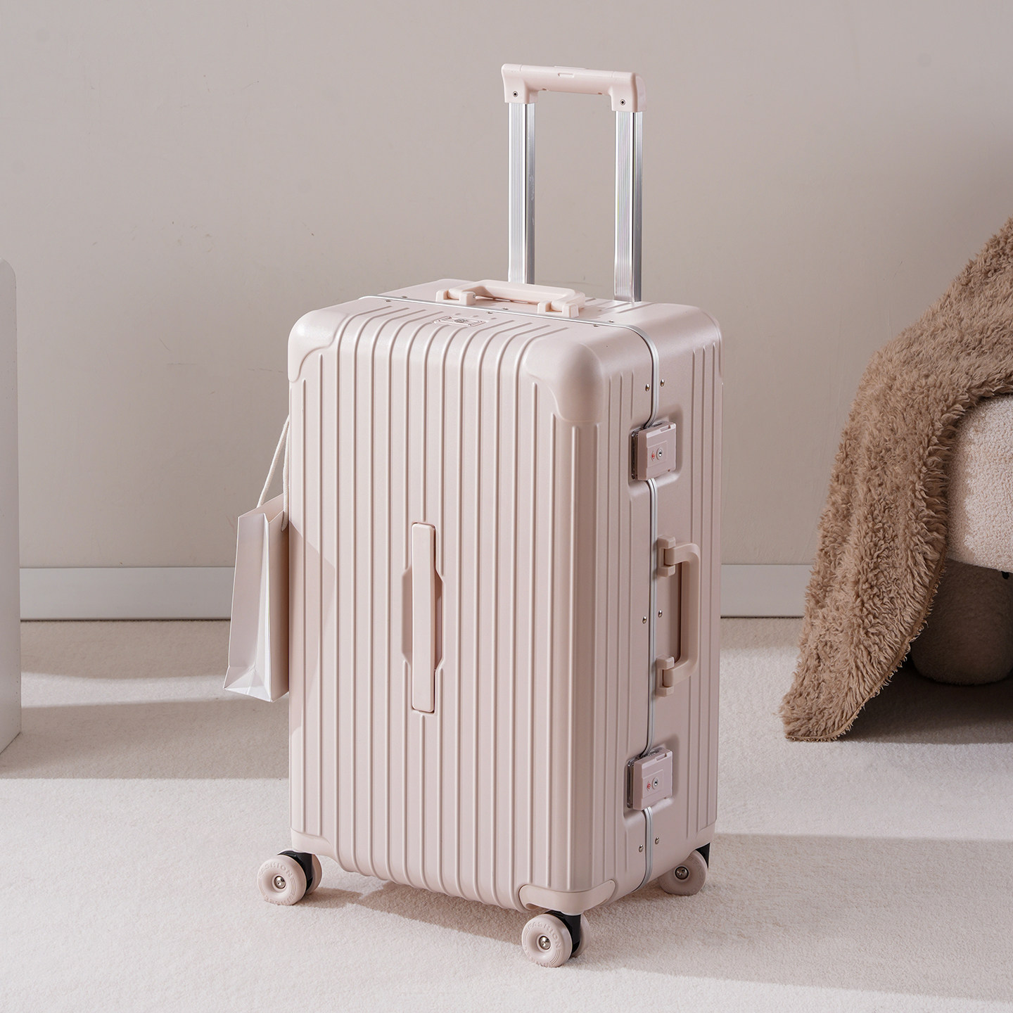กระเป๋าเดินทางโครงอะลูมิเนียมใ - Aluminum Frame Carry On Luggage บทวิจารณ์และราคา